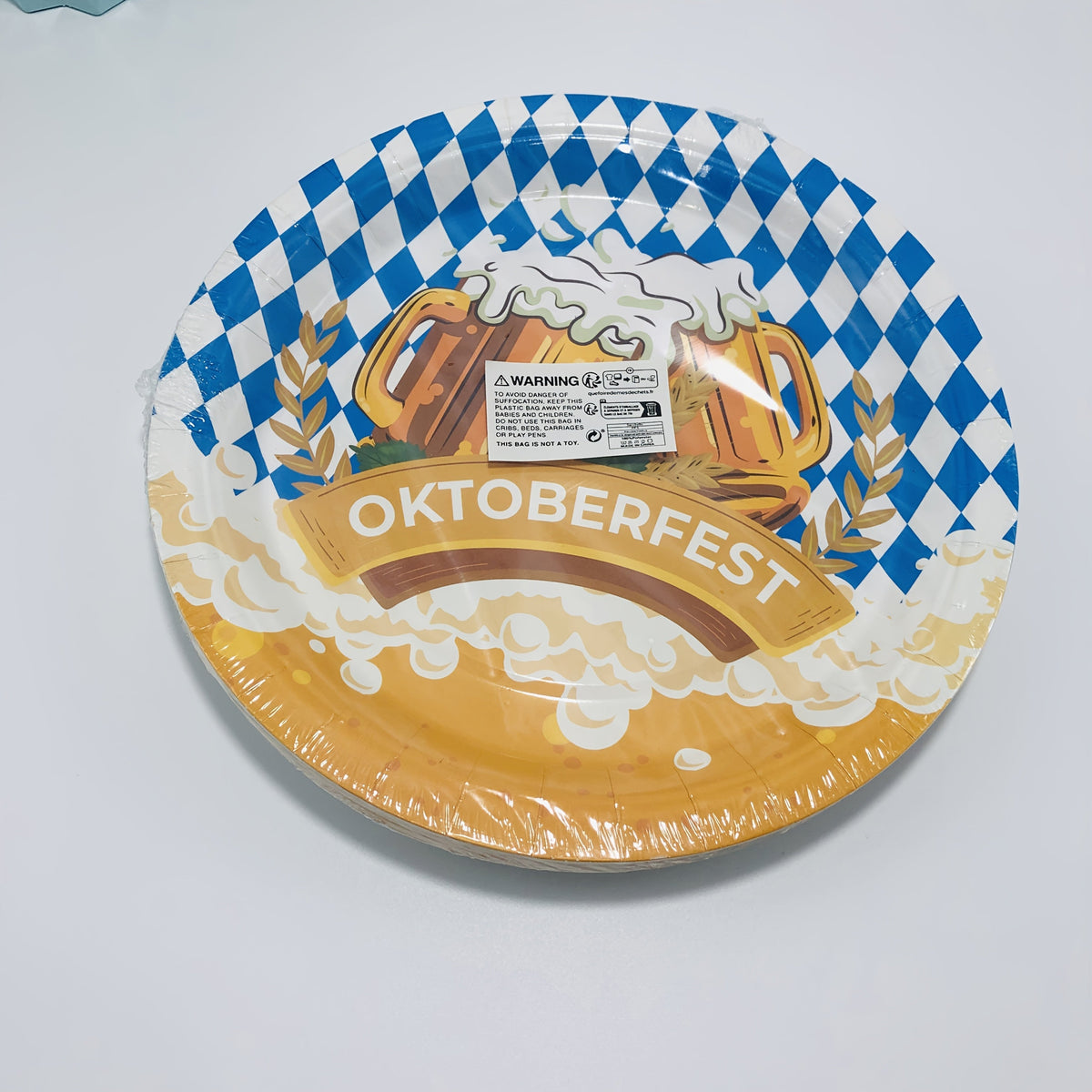Oktoberfest paper plate set, Bavarian diamond pattern