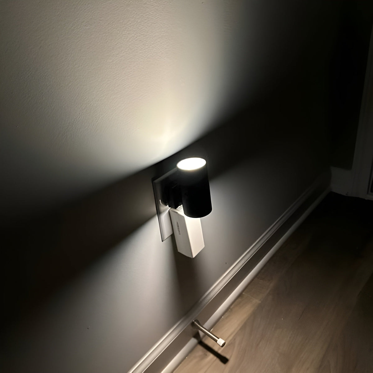 LED Plug-in Night Light – Dimmable