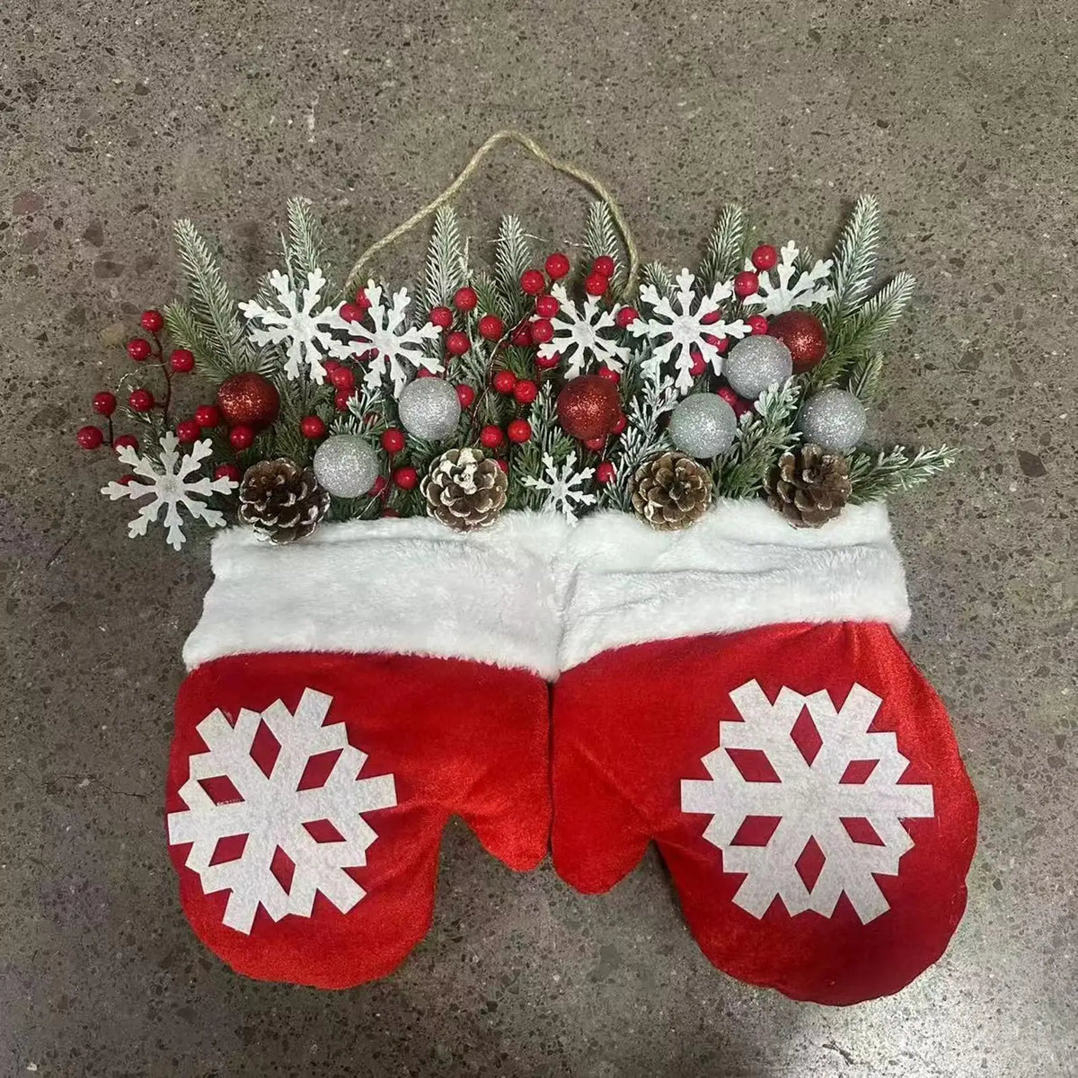 LED Christmas Wreath Mitten Shape – Battery Operated