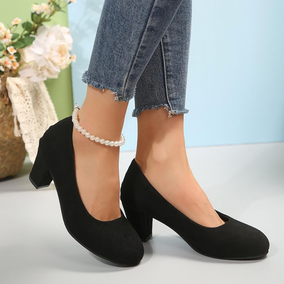 Traditional women's Oktoberfest shoes, velvet leopard print pumps
