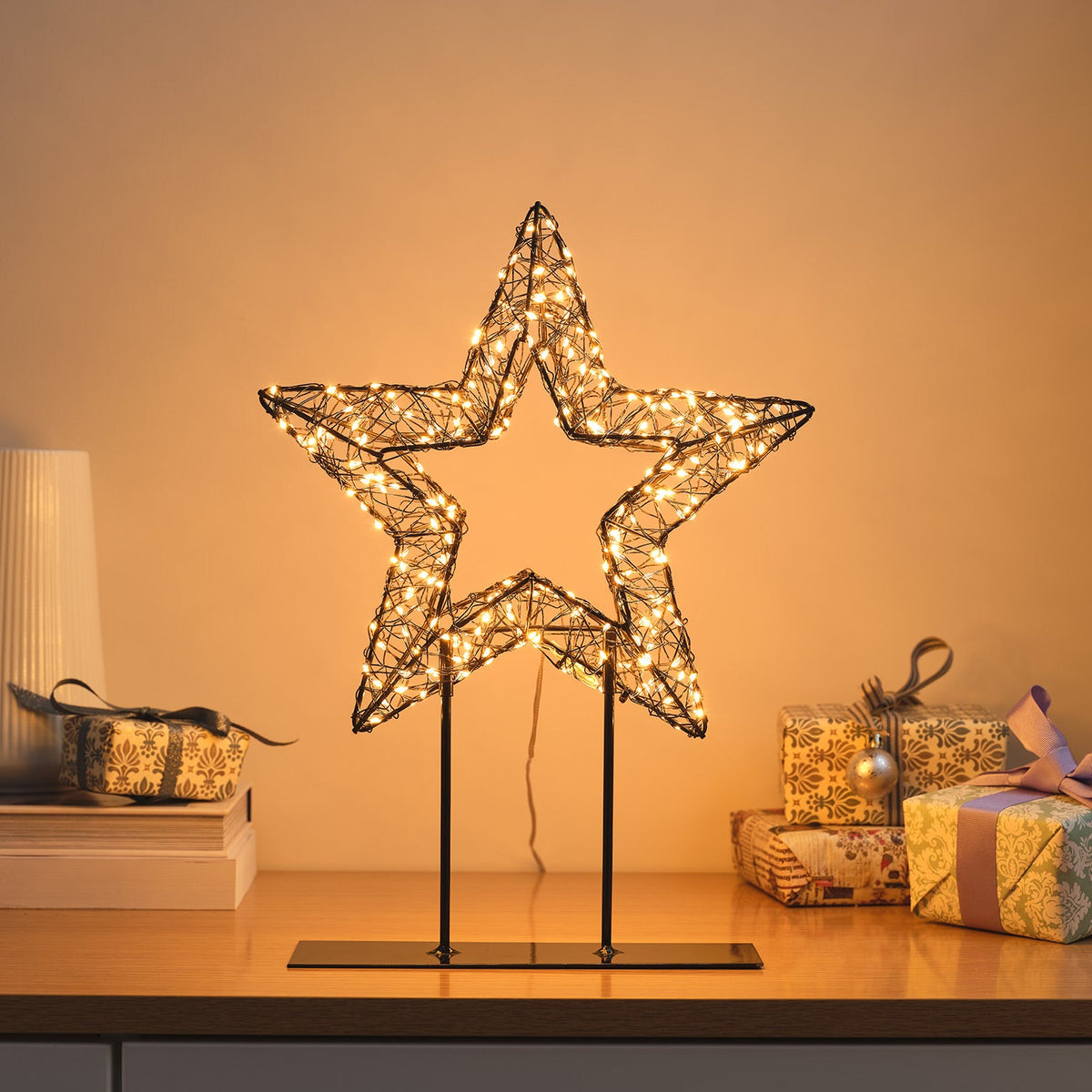 Wire micro-LED star with stand