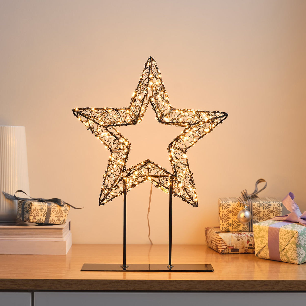 Wire micro-LED star with stand
