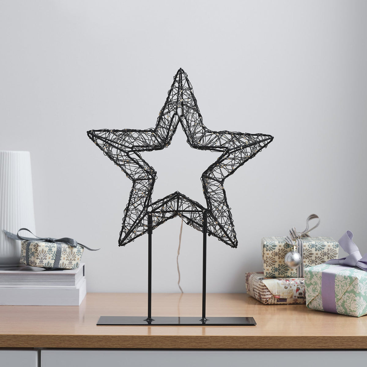 Wire micro-LED star with stand