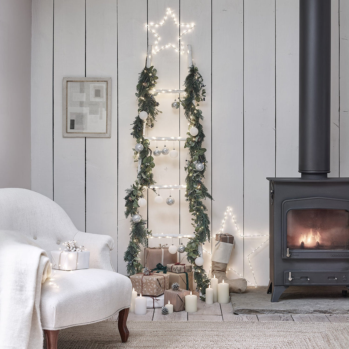 Christmas garland with berries and pinecones – LED lighting 2m