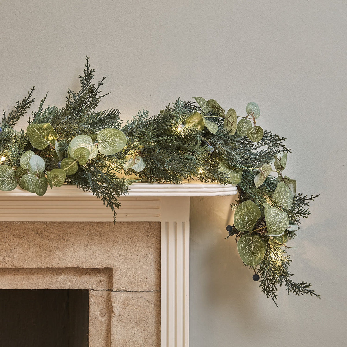 Christmas garland with berries and pinecones – LED natural twig frame 2m