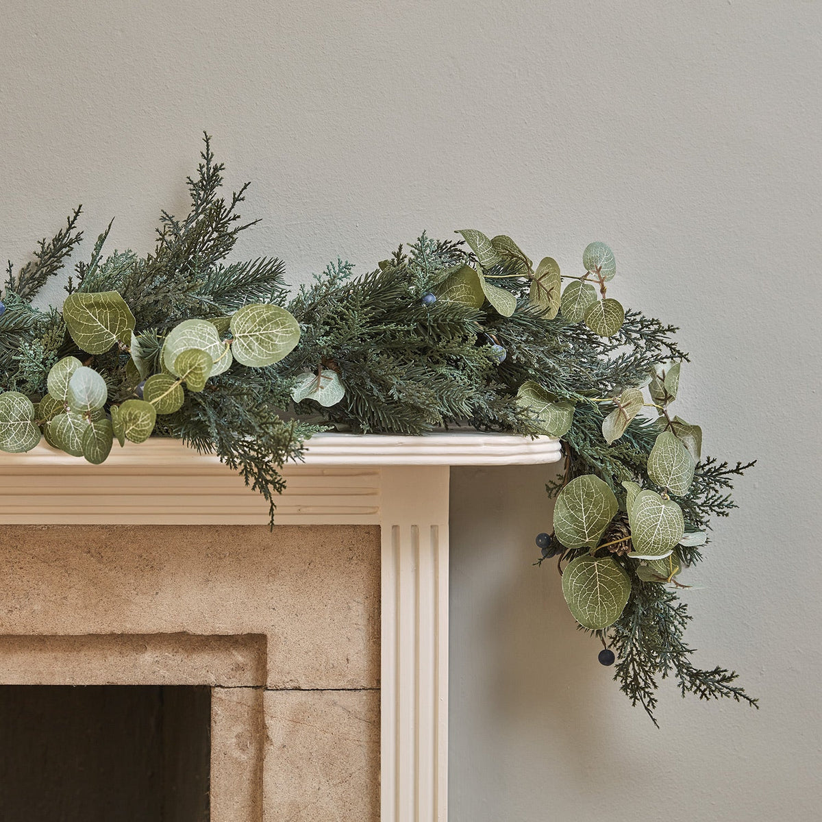 Christmas garland with berries and pinecones – LED natural twig frame 2m