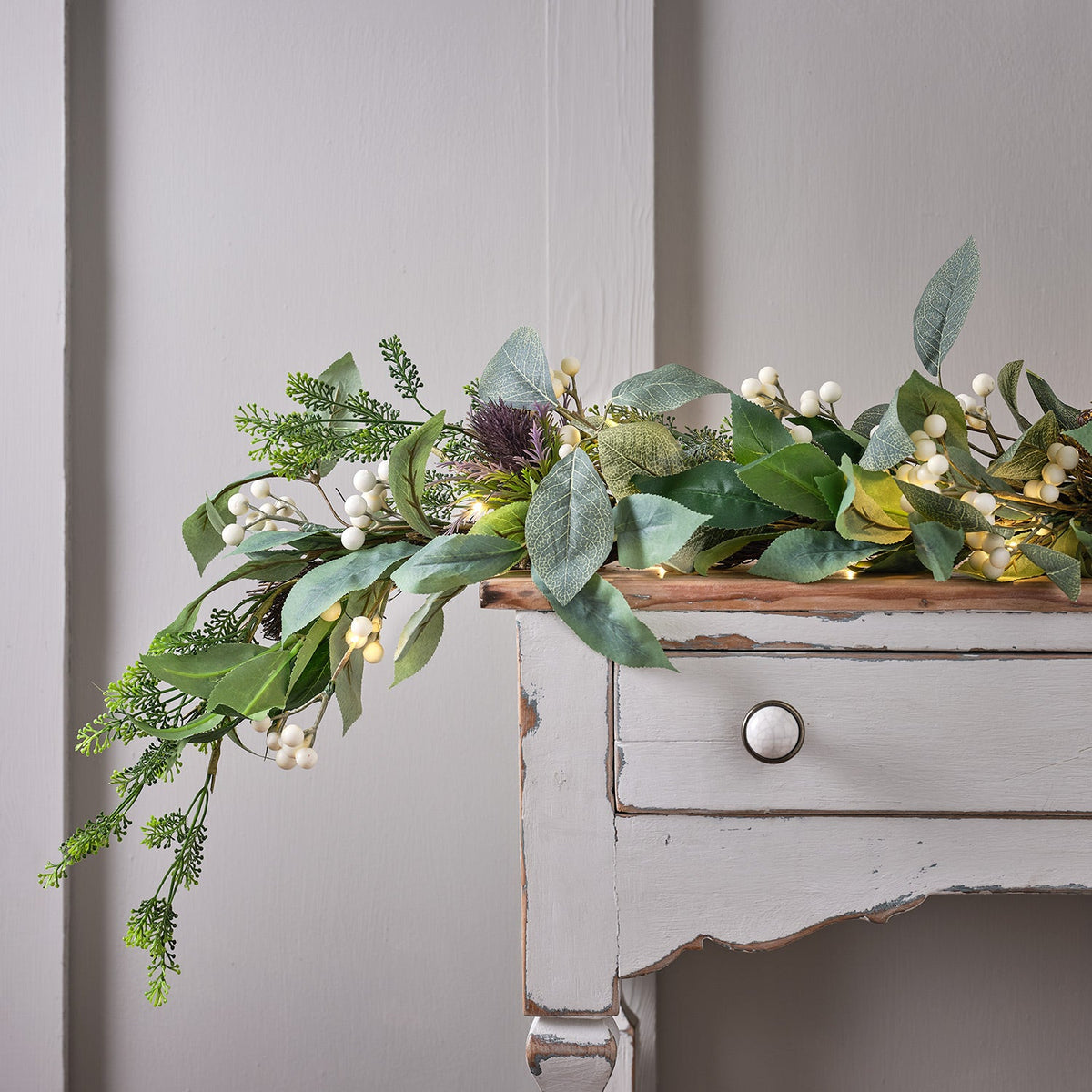LED Christmas garland with white berries – 1.5 m