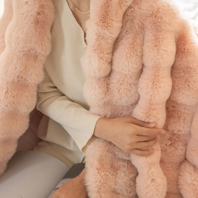 Extra Thick Throw Blanket – Fluffy Plush Blanket & Warm Winter Blanket for Sofa and Bed