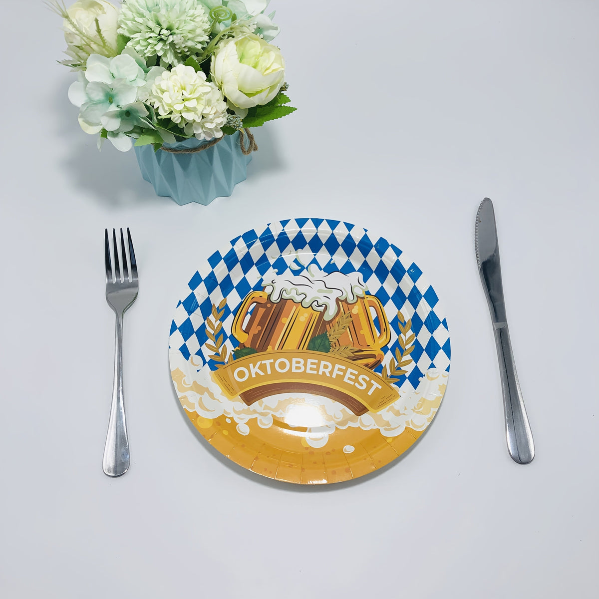 Oktoberfest paper plate set, Bavarian diamond pattern