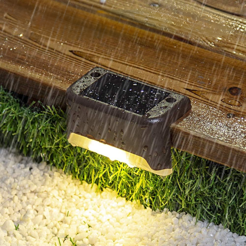LED solar outdoor light with dusk sensor