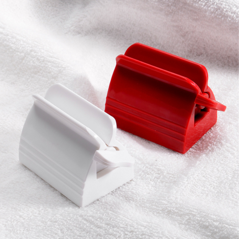 ToothpasteRoller in Rot und Weiss nebeneinander