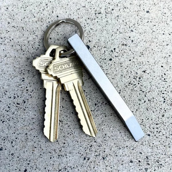 Mini Pry Bar – Multifunctional mini tool for your keychain