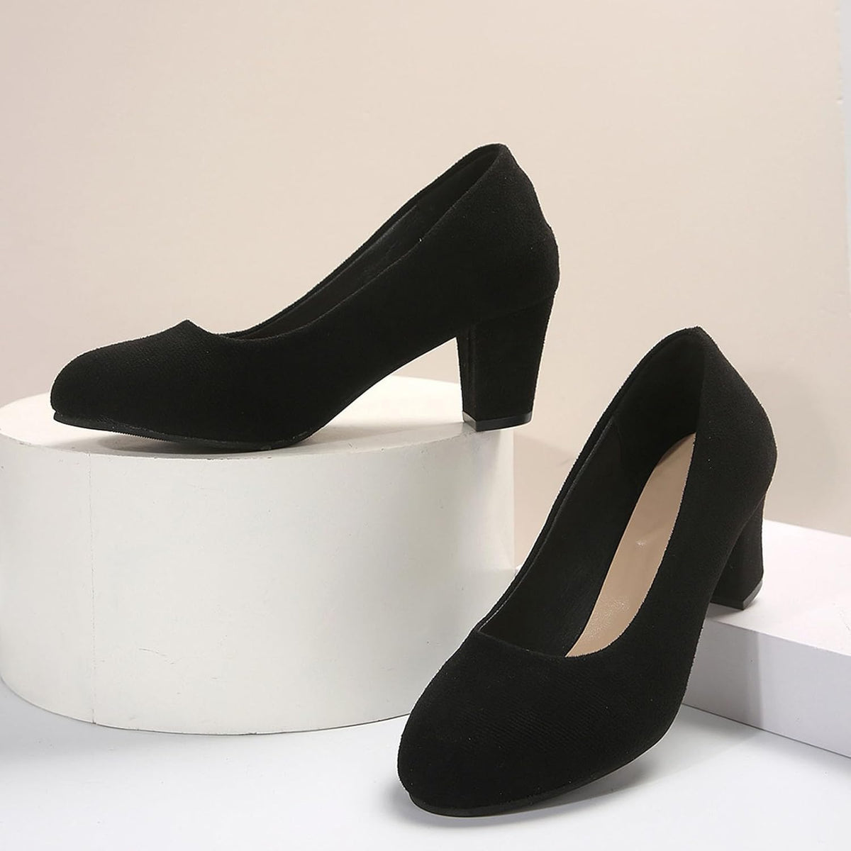 Traditional women's Oktoberfest shoes, velvet leopard print pumps