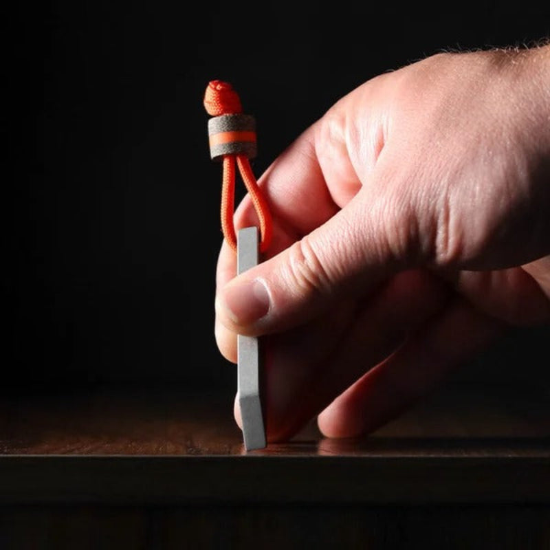 Mini Pry Bar – Multifunctional mini tool for your keychain