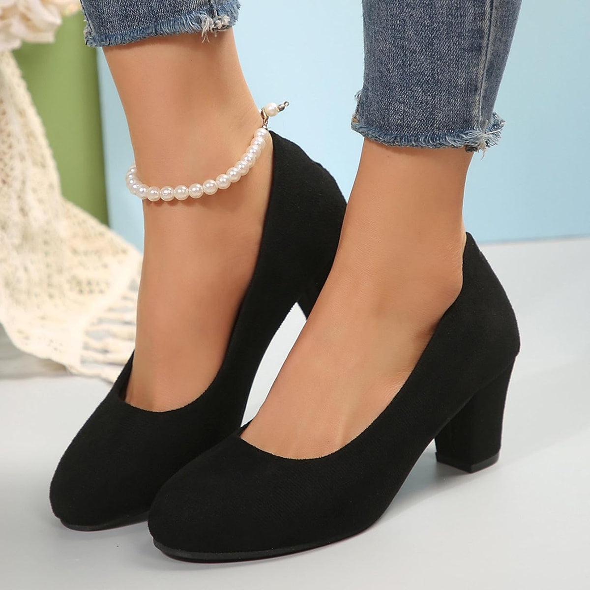 Traditional women's Oktoberfest shoes, velvet leopard print pumps