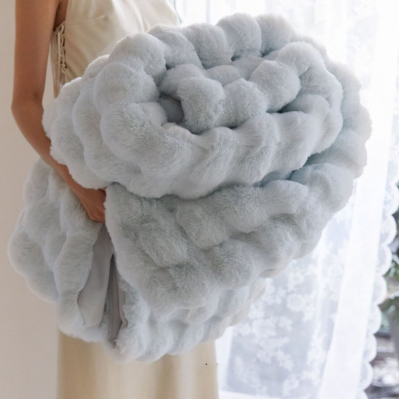 Extra Thick Throw Blanket – Fluffy Plush Blanket & Warm Winter Blanket for Sofa and Bed
