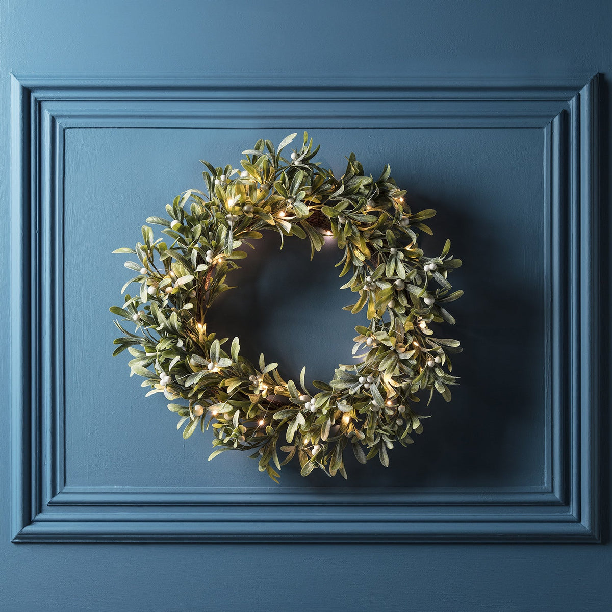 LED Mistletoe Wreath – Christmas Decoration 50cm