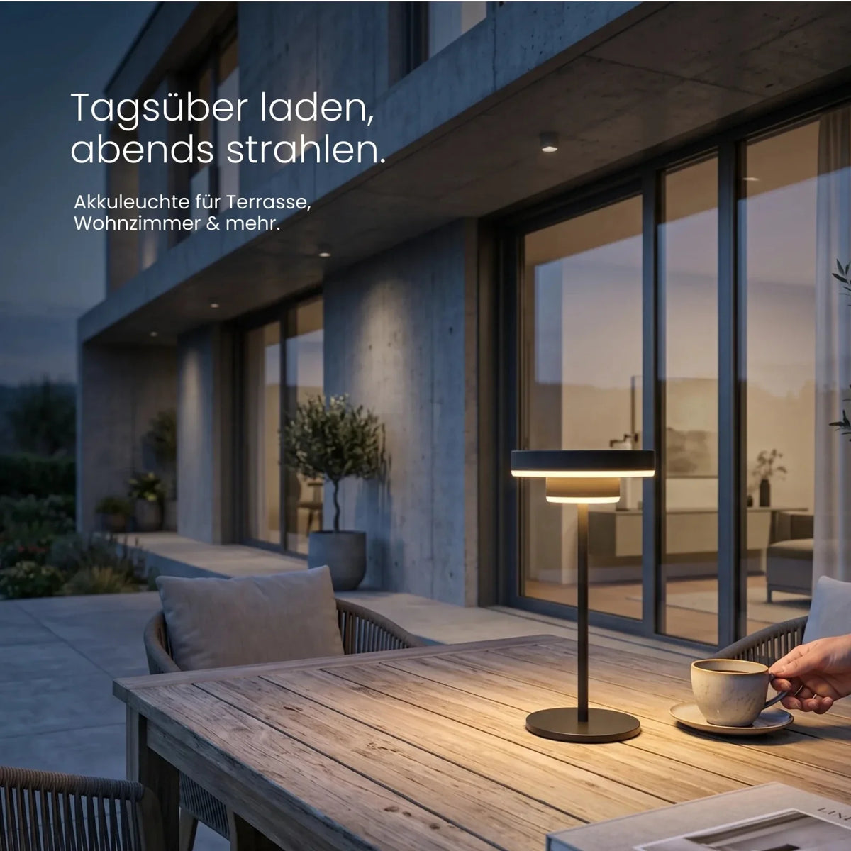 Solar Tischleuchte ELIO auf Terrasse
