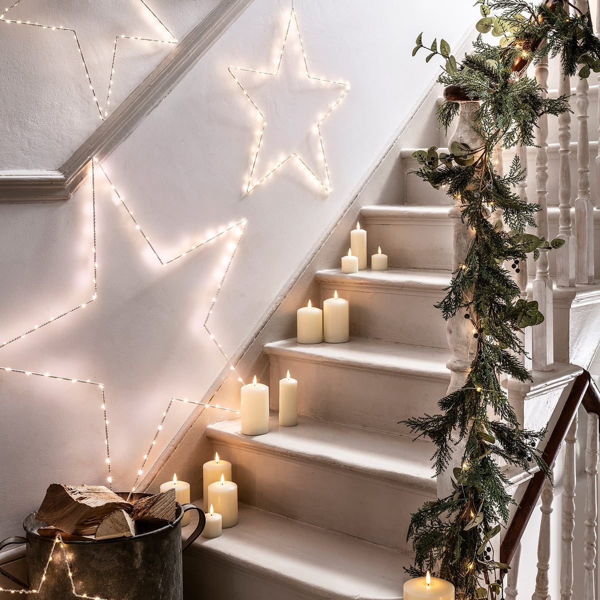 Christmas garland with berries and pinecones – LED lighting 2m