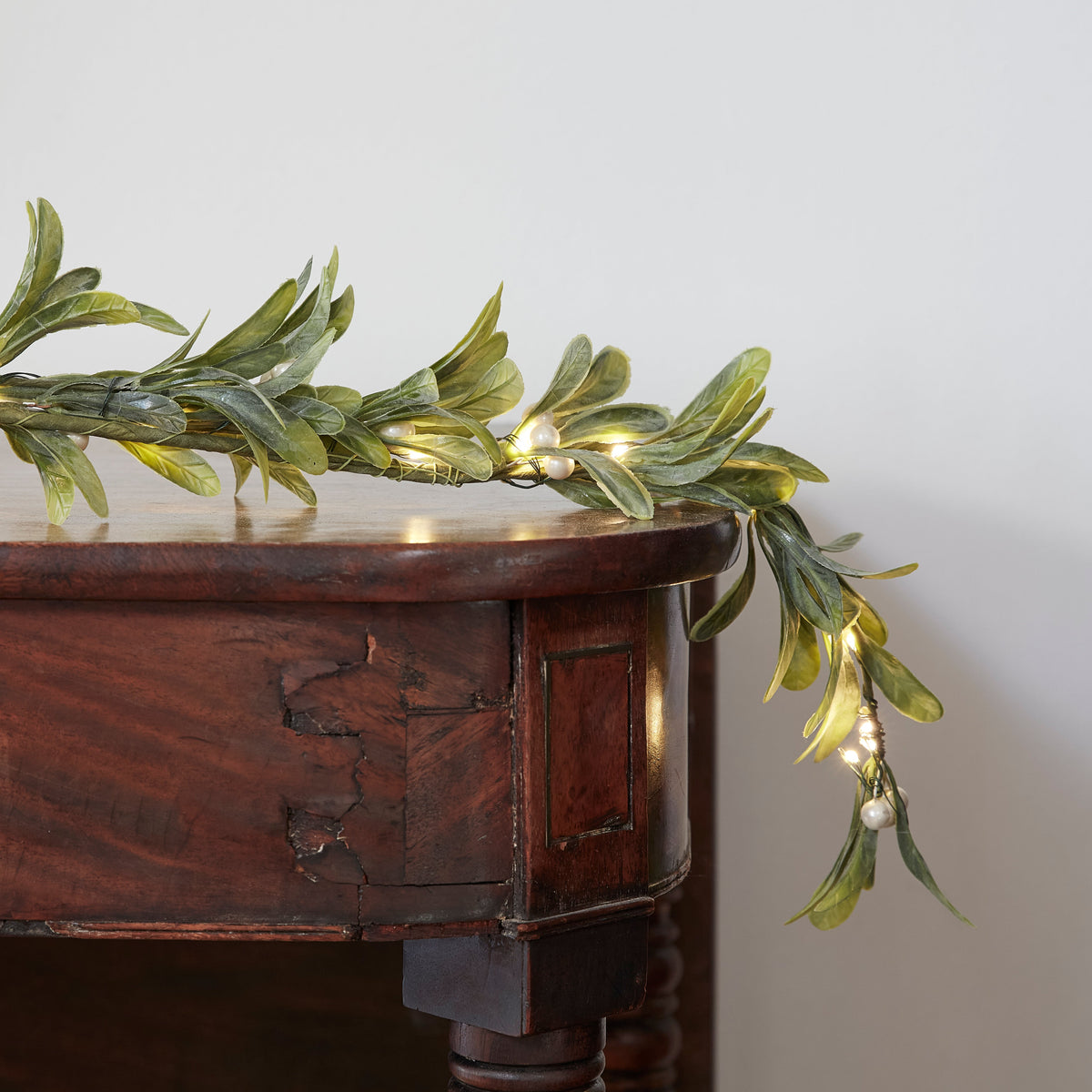 Lighted Mistletoe Christmas Garland – 1.5 m