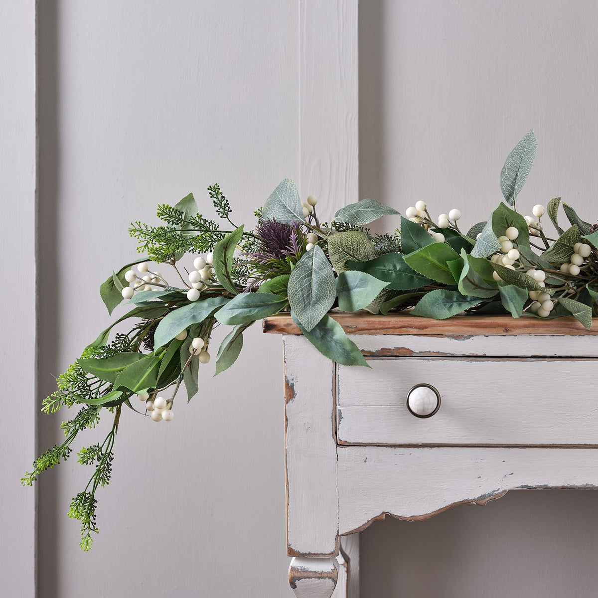 LED Christmas garland with white berries – 1.5 m