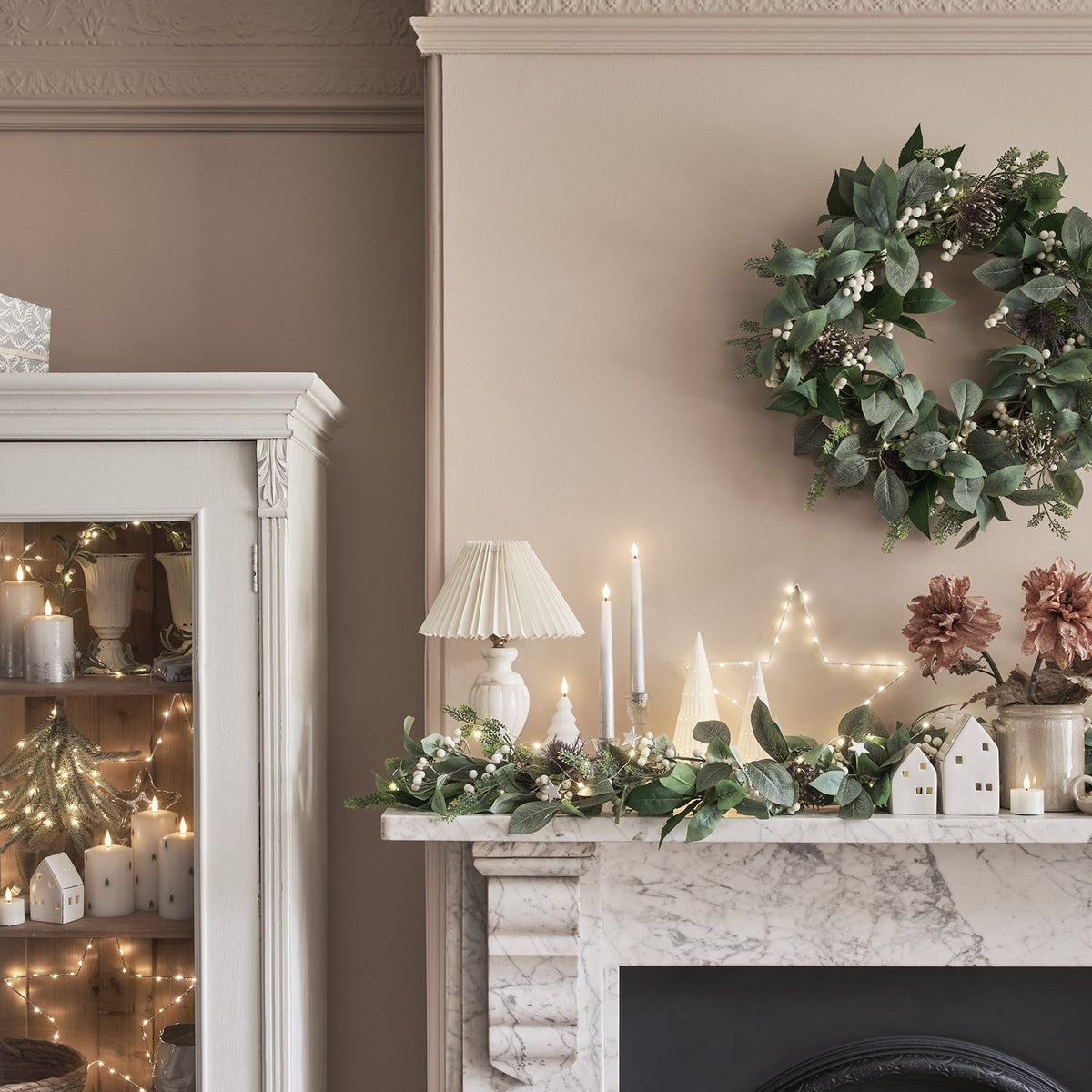 LED Christmas garland with white berries – 1.5 m