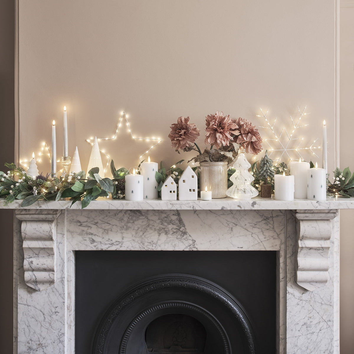 LED Christmas garland with white berries – 1.5 m