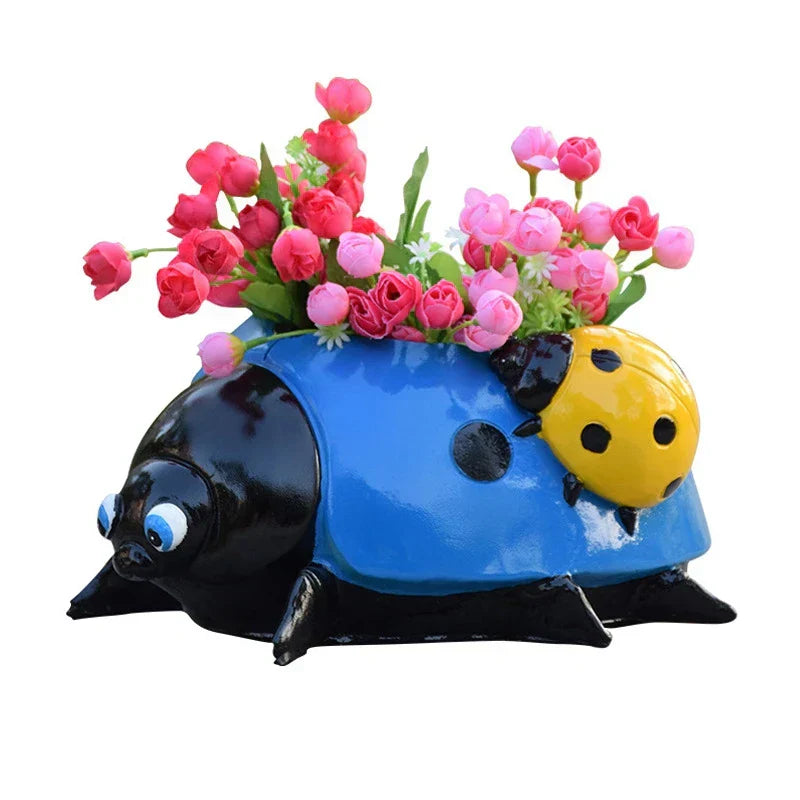 LadybugPot – Colorful flower pot with drainage system
