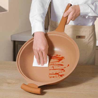 Non-stick wok with lid & steamer basket