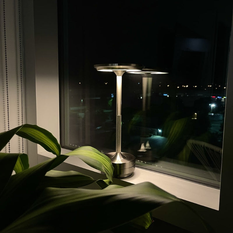 LuxeLamp – Touch bedside lamp with three light colors
